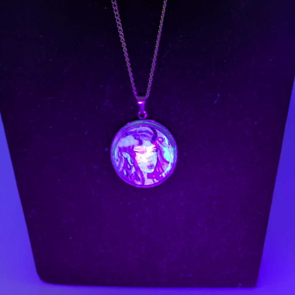 Echocurios Blacklight Reactive Dome Necklace